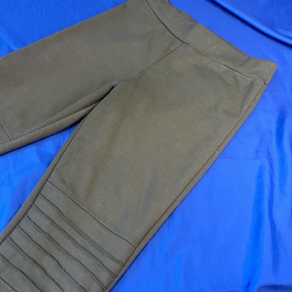 Cherokee (M) army green pants